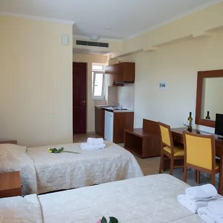 Summertime Lägenhetshotell 4*